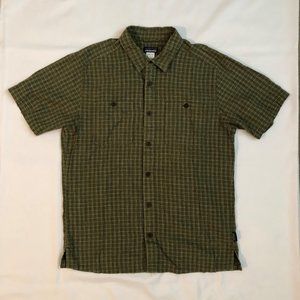 Patagonia Men`s Medium Button Up Green Shirt